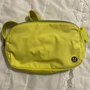 Lululemon Everywhere Belt Bag - OG Electric Lemon